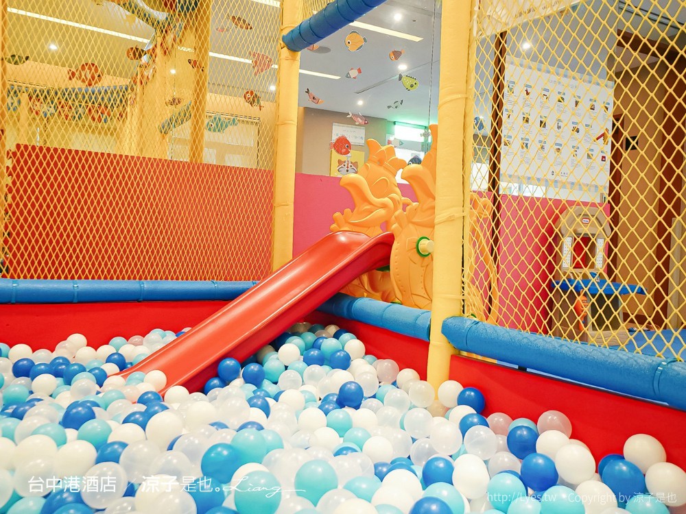 台中港酒店 台中親子飯店 梧棲住宿 海洋親子房、兒童遊戲室 汽車跑道 早餐自助吧吃到飽