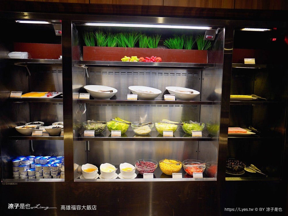 福容大飯店高雄 高雄親子住宿 鹽埕區飯店 捷運站住宿 早餐 房型 四人房 動物園主題房 泳池飯店 健身房