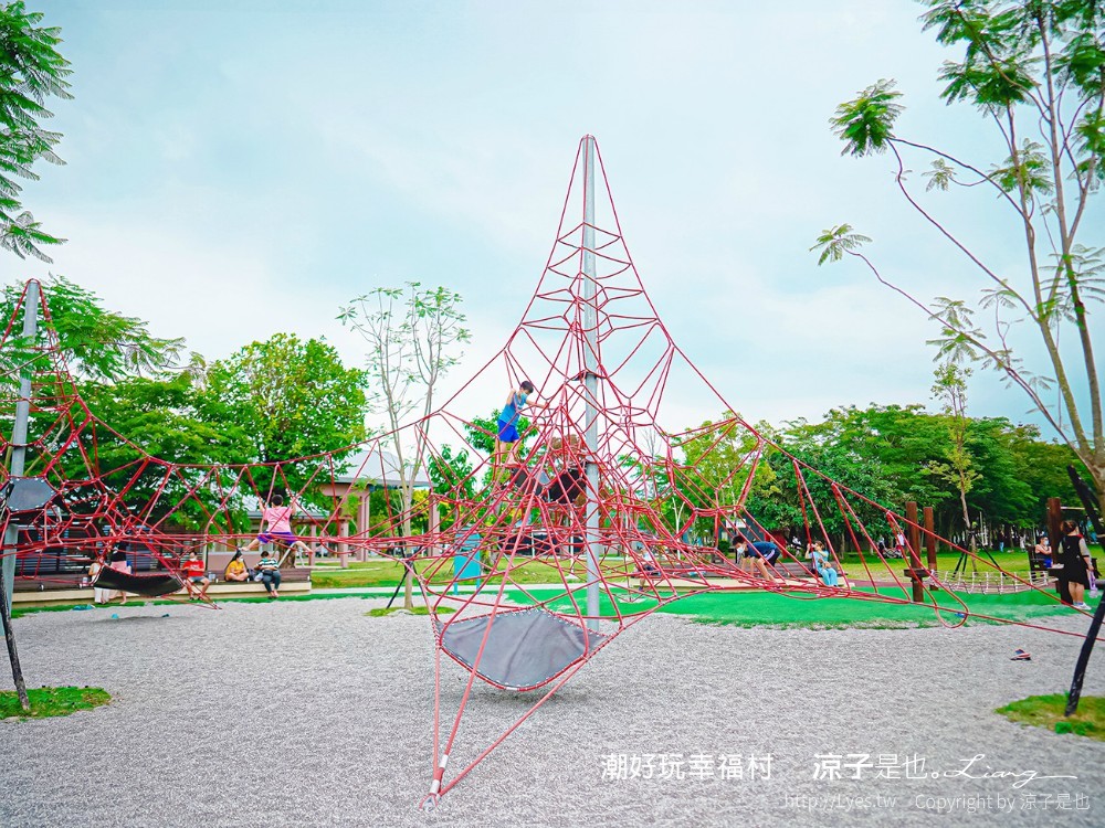 潮好玩幸福村 屏東親子景點 免門票親子公園 溜滑梯 盪鞦韆 沙坑 森林跑道