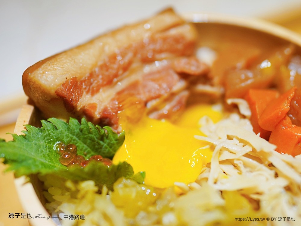 中港路邊 菜單 中友百貨 美食街 一中街 豬腳飯 控肉飯 虱目魚肚飯 小吃便當 村口微光新品牌
