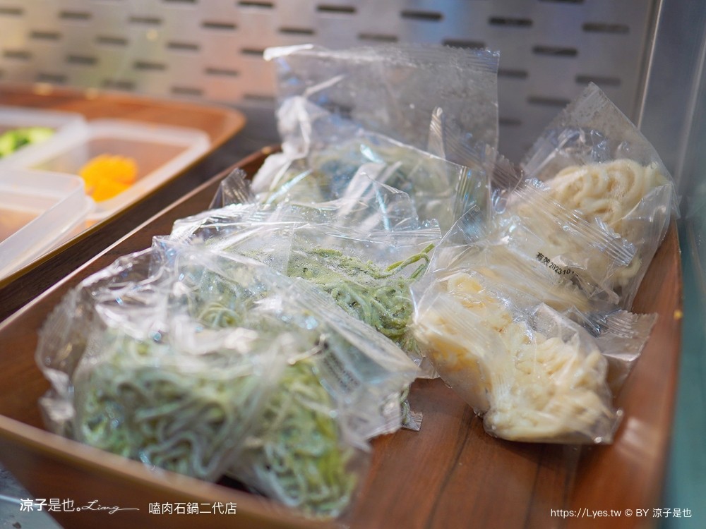 嗑肉石鍋 北屯軍福店 全新二代店 台中火鍋吃到飽推薦 蔬菜 火鍋料 飲料 冰品自助吧 buffet