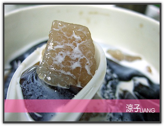 台中仙草凍大拚比-瑪露蓮仙草凍V.S鮮芋仙仙草凍