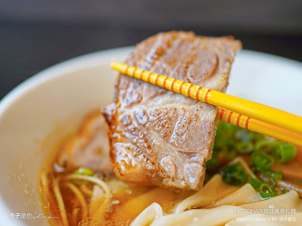 motonari 琉球豚骨拉麵 中友百貨 台中日式拉麵 日本人 沖繩拉麵 叉燒