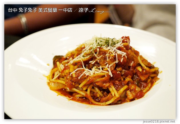 台中-兔子兔子 美式餐廳(台中一中店)-兔子兔子連鎖美式漢堡店