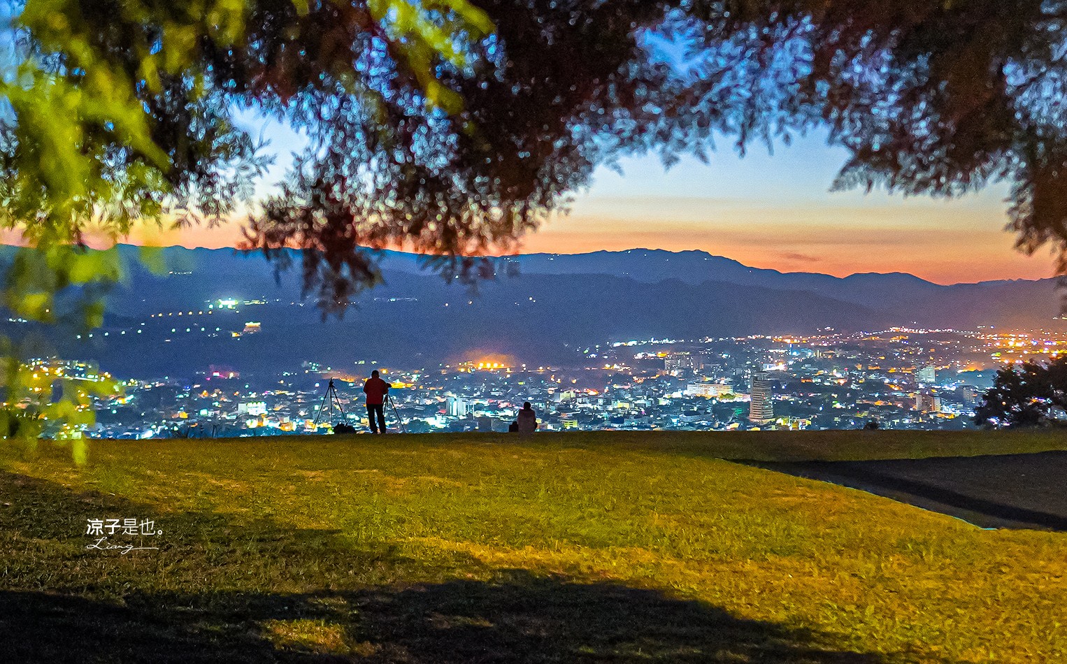 埔里景點 夜景 虎頭山觀景台 南投親子景點 埔里飛行傘基地 台灣地理中心碑