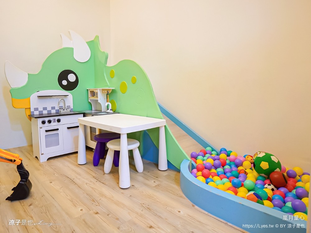 嵐月童心親子民宿 宜蘭包棟親子住宿 戲水池 電動車 溜滑梯房型 早餐 球池 兒童遊戲室