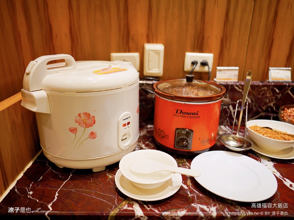 福容大飯店高雄 高雄親子住宿 鹽埕區飯店 捷運站住宿 早餐 房型 四人房 動物園主題房 泳池飯店 健身房