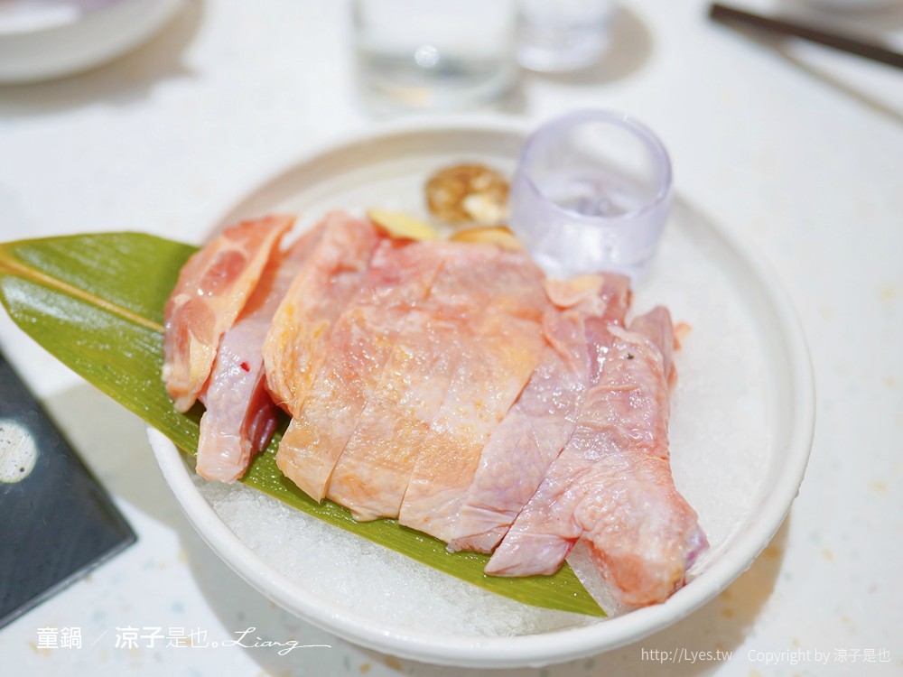 童鍋 親子火鍋 台中 親子餐廳 秀泰文心店 遊戲室 網美 打卡 IG 北歐風