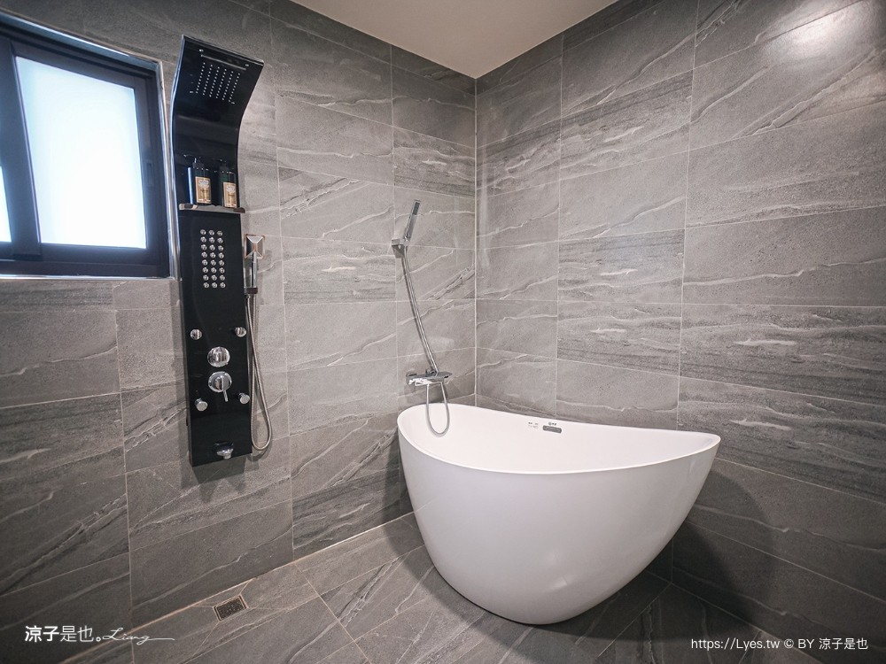 墾丁包棟民宿 屏東住宿 滿州住宿 touch villa 泳池 房型 庭院 卡拉ok 烤肉