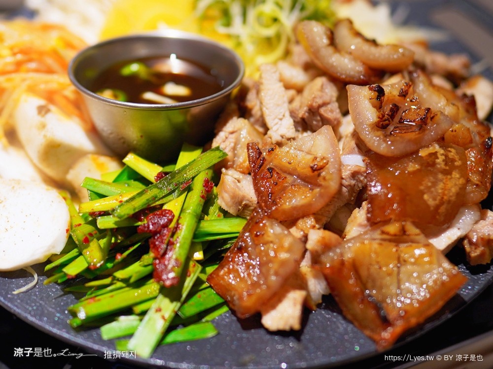 推擠 美食小吃 韓國烤肉 韓式小菜吃到飽 霜淇淋 無限供應