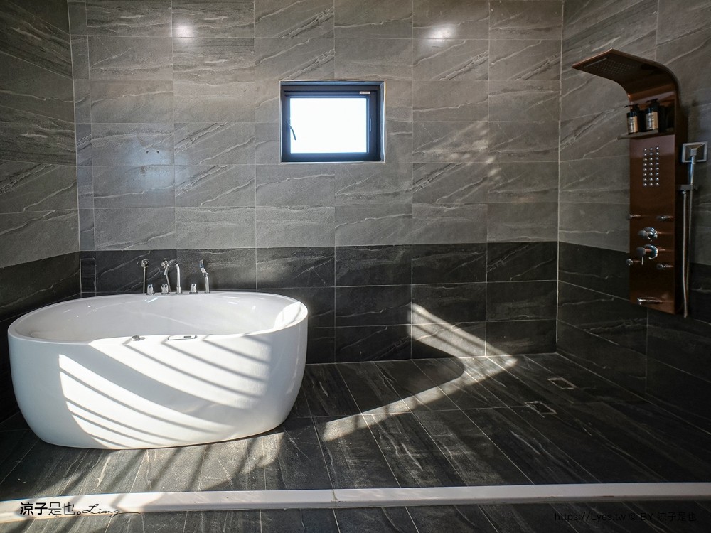 墾丁包棟民宿 屏東住宿 滿州住宿 touch villa 泳池 房型 庭院 卡拉ok 烤肉