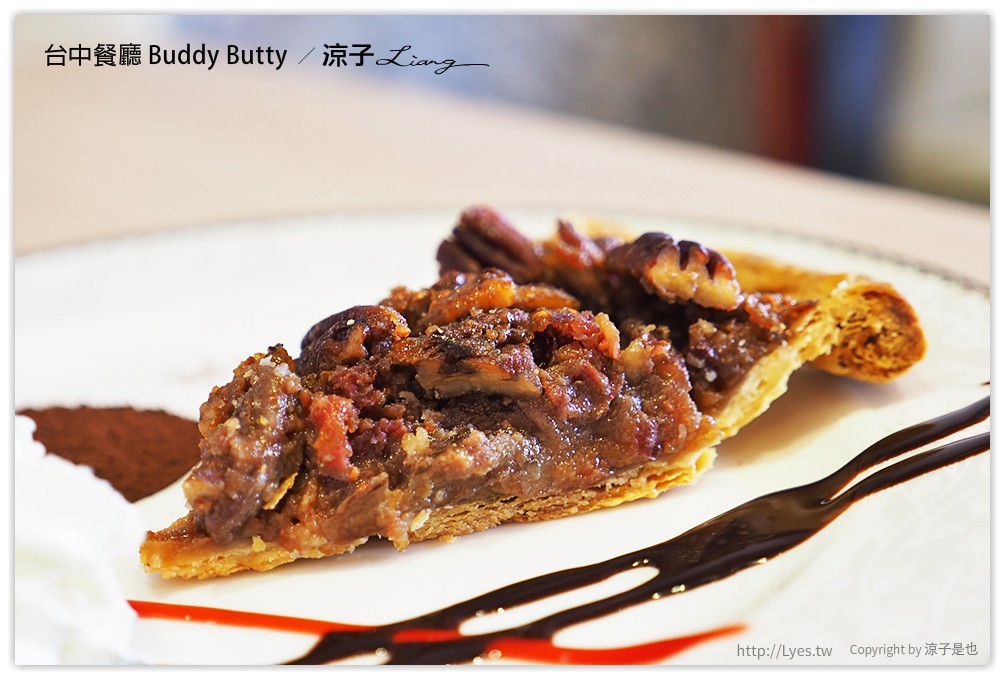 台中-Buddy Butty 英式早午餐 一邊吃美食還可以欣賞倒立天花板的床舖耶XD