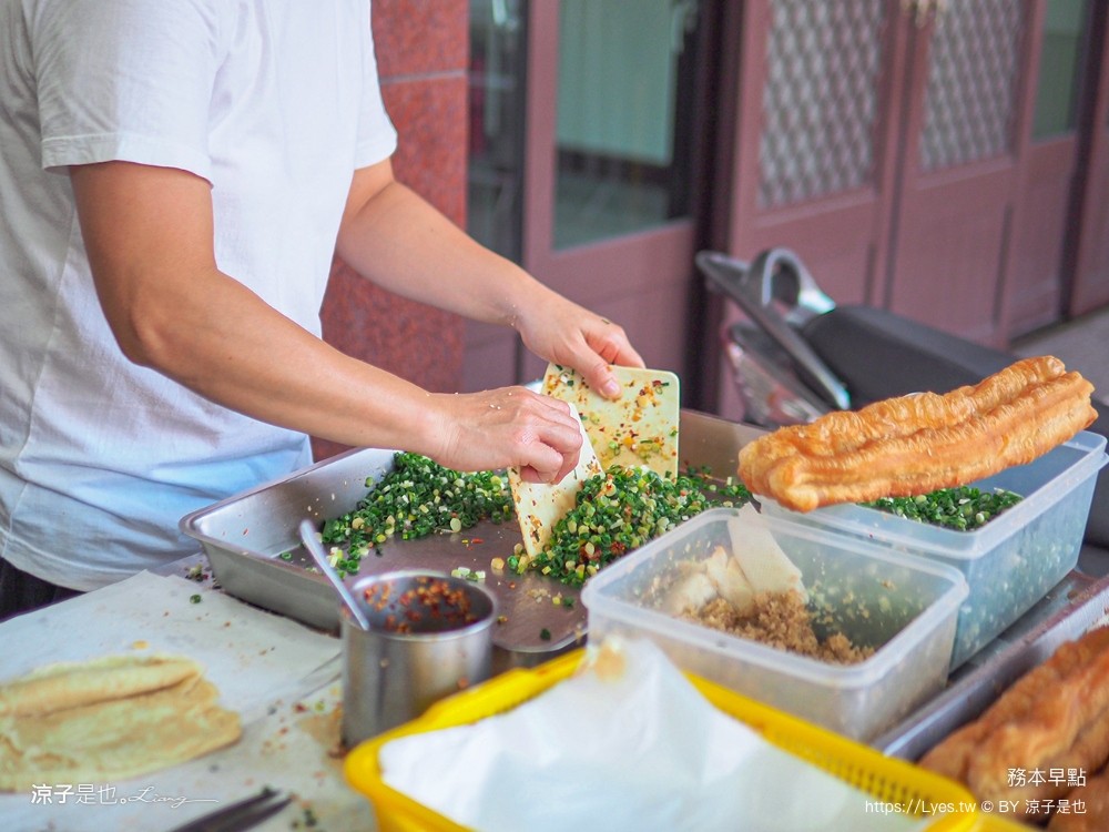 務本早點 燒餅油條 台中北屯早餐美食 原精武路燒餅油條豆漿店搬家 菜單 鹹豆漿 必吃