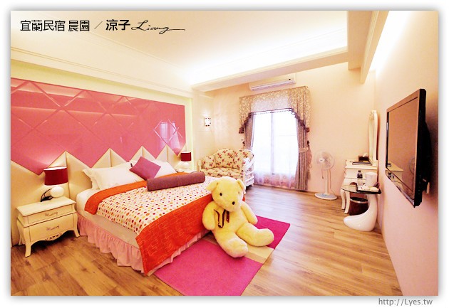 宜蘭民宿-晨園民宿-靠近傳藝中心，每間房都有陽台可以放空的宜蘭民宿