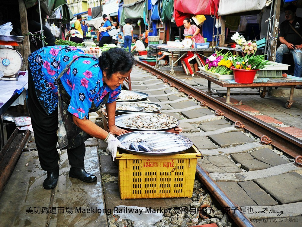 美功鐵道市場 Maeklong Railway Market 泰國自由行