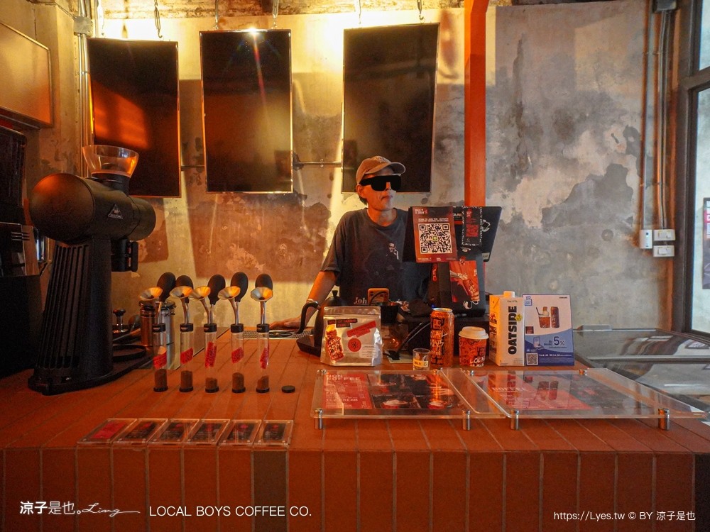 local boys coffee 曼谷咖啡 song wat 曼谷景點 泰國咖啡館推薦 易開罐咖啡 打卡景點 中國城景點 嵩越路