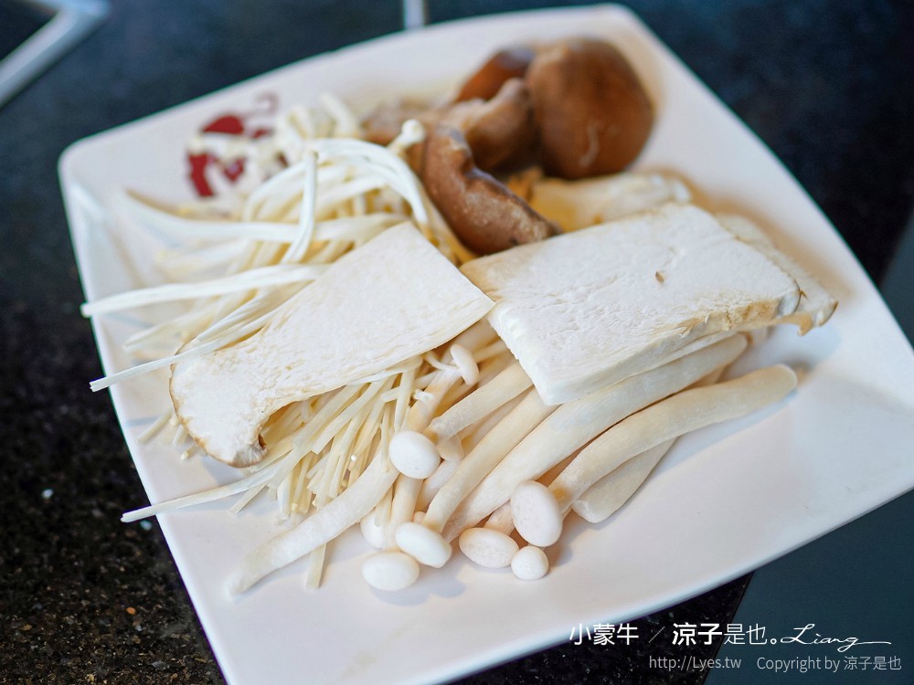 小蒙牛頂級麻辣養生鍋 台中 台灣大道餐廳 麻辣火鍋吃到飽 哈根達司 和牛 美食 菜單 優惠 兒童節活動