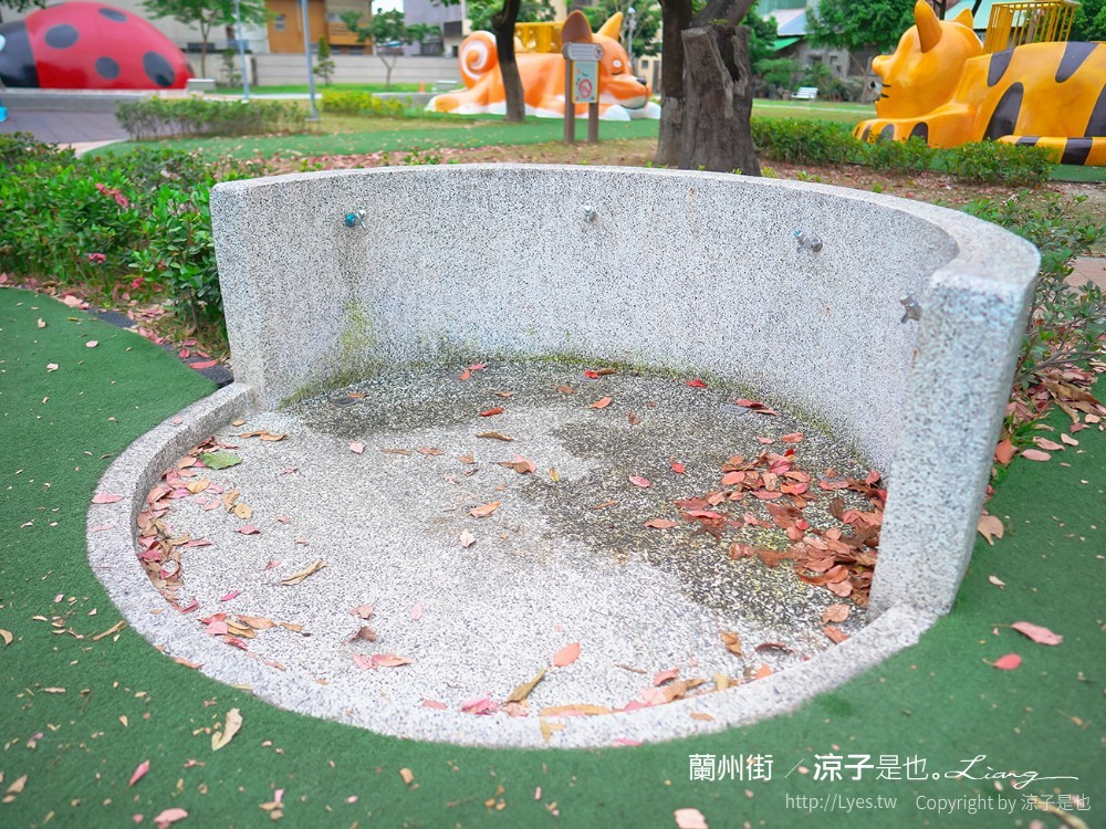 屏東親子景點 蘭州街特色公園 勝利森林動物溜滑梯 免門票親子公園 恐龍