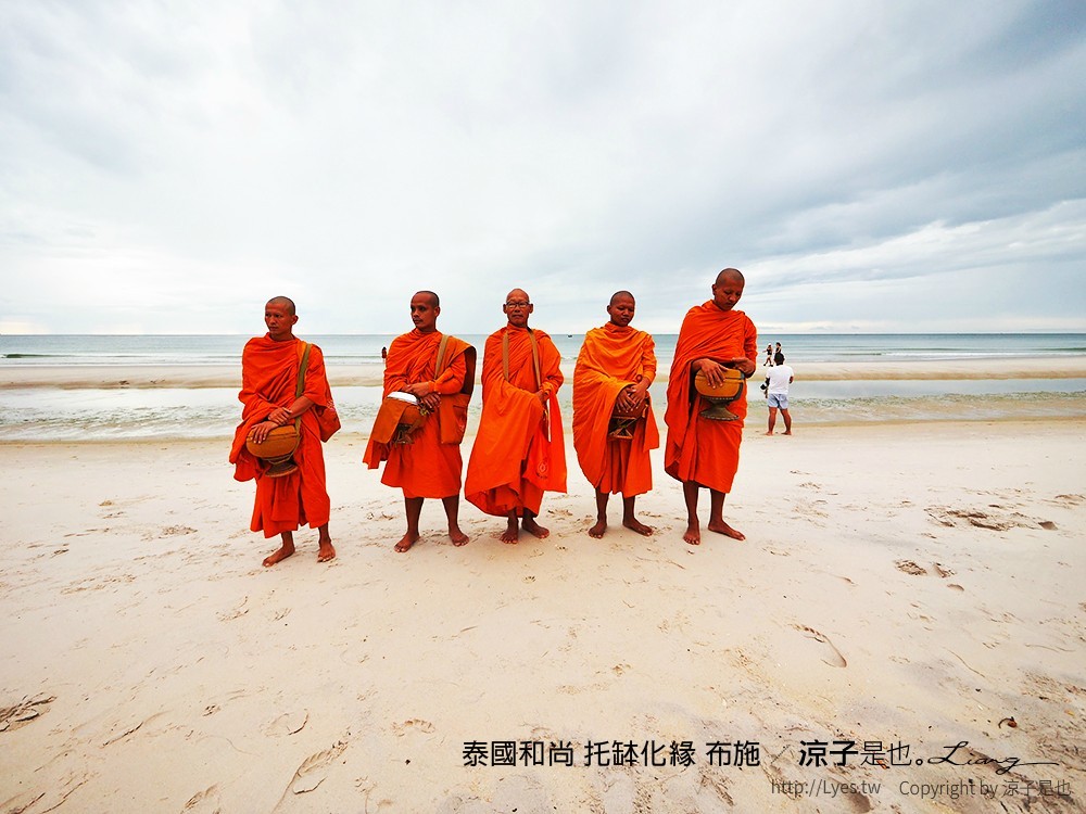 泰國和尚 托缽化緣 布施