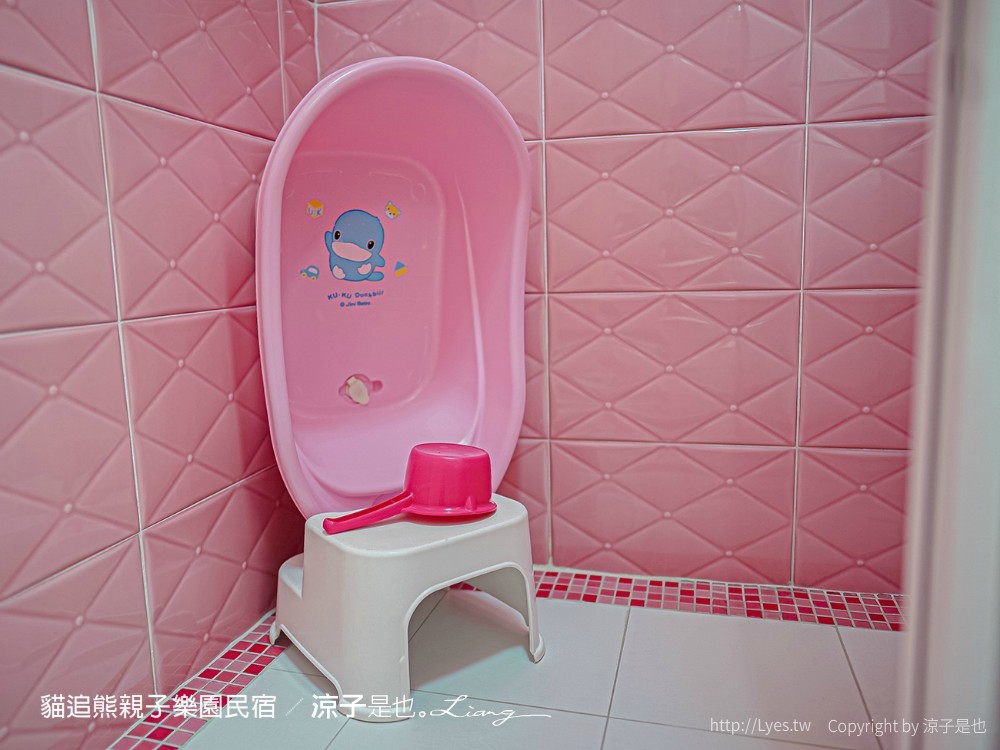 貓追熊親子民宿 熊追貓 台東親子民宿推薦 溜滑梯 沙坑 電動賽車場 遊戲室玩具 房型價位 按摩椅
