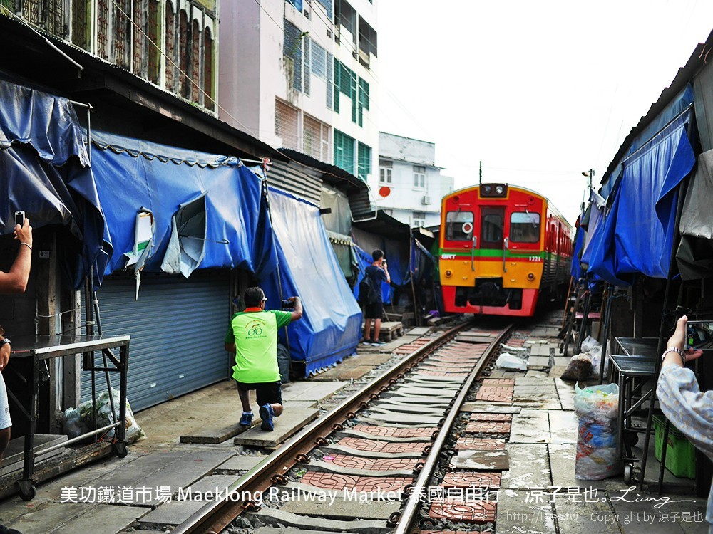 美功鐵道市場 Maeklong Railway Market 泰國自由行