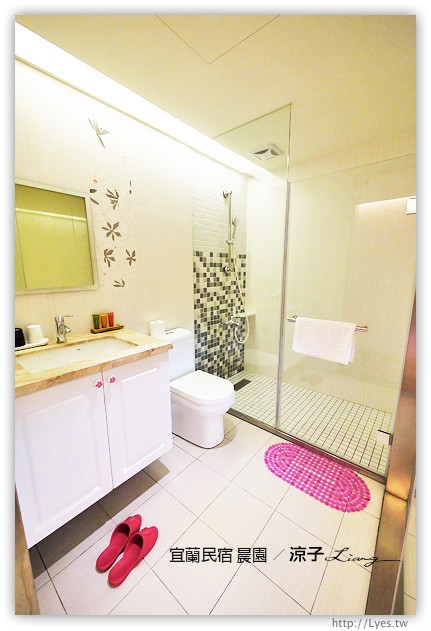 宜蘭民宿-晨園民宿-靠近傳藝中心，每間房都有陽台可以放空的宜蘭民宿