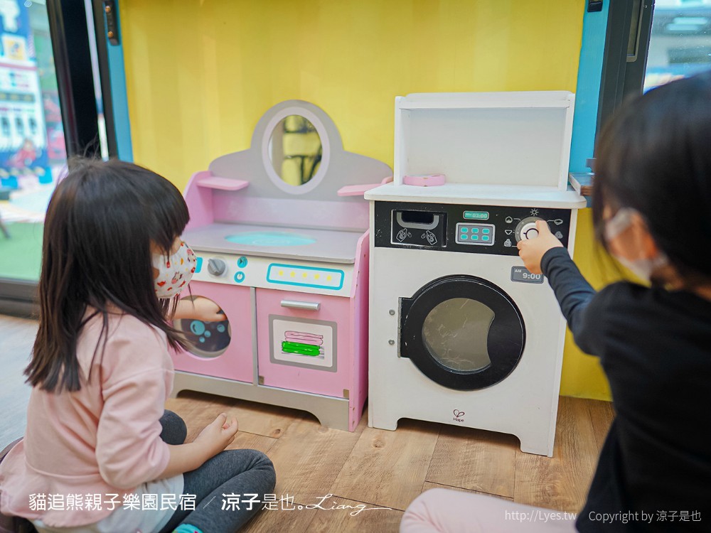 貓追熊親子民宿 熊追貓 台東親子民宿推薦 溜滑梯 沙坑 電動賽車場 遊戲室玩具 房型價位 按摩椅