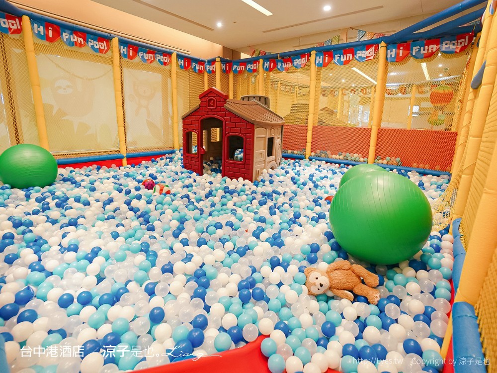 台中港酒店 台中親子飯店 梧棲住宿 海洋親子房、兒童遊戲室 汽車跑道 早餐自助吧吃到飽