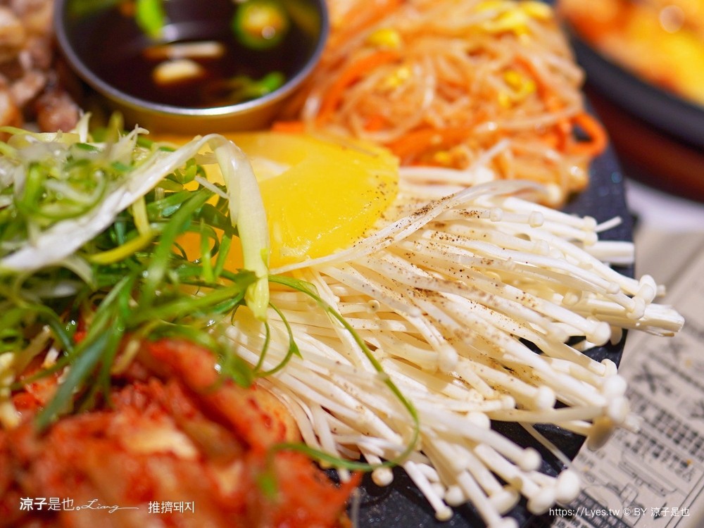 推擠 美食小吃 韓國烤肉 韓式小菜吃到飽 霜淇淋 無限供應