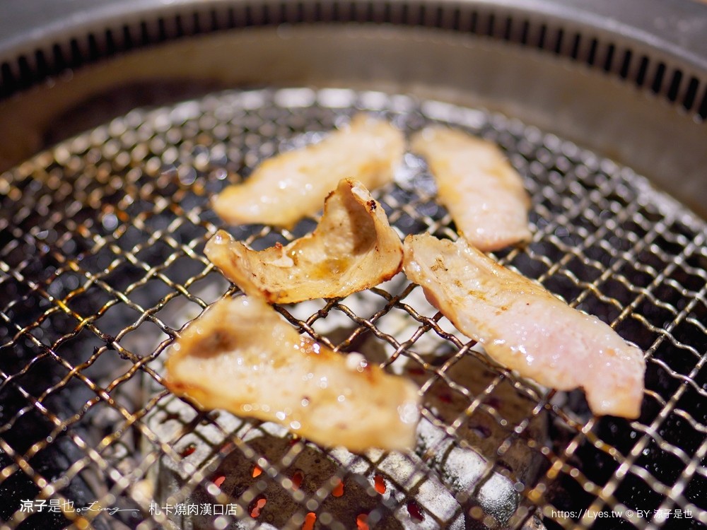 札卡燒肉 漢口店 菜單 台中燒肉餐廳 壽星優惠 迴轉燒肉 雙人套餐 日本a5和牛 和牛臭豆腐