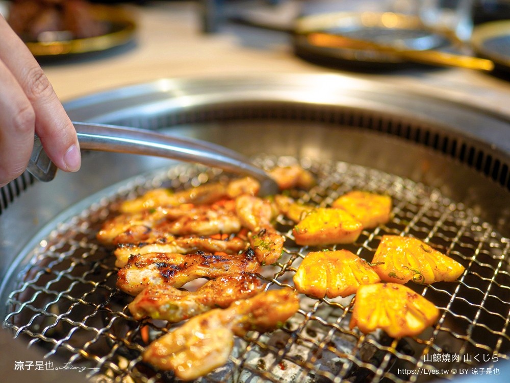 山鯨燒肉 菜單 台中漢口 燒肉美食 生日優惠 停車 訂位 優惠 台中燒肉餐廳推薦 和服 網美必拍 寶箱