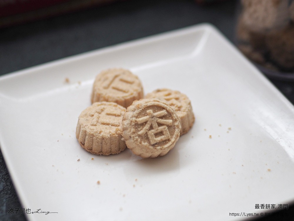 最香餅家 價錢 澳門必買伴手禮 排隊規定 限購 炭燒 杏仁餅 手工蛋捲 澳門自由行