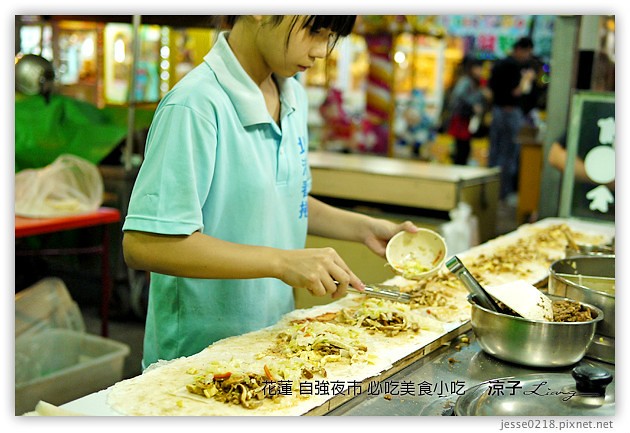 花蓮-自強夜市必吃美食推薦-第一家烤肉串、蔣家官財板、北港春捲、妙不可言果汁