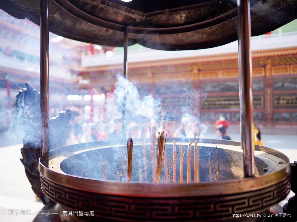 鹿耳門聖母廟 月老 台南景點 特色介紹 換裝攝影棚 鹿耳門聖母廟煙火 住宿 免門票 親子景點