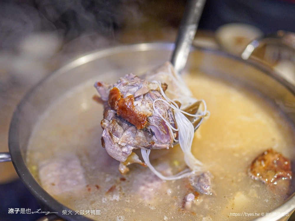 柴火火燄烤鴨館 菜單 台中烤鴨推薦 北屯松竹美食 櫻桃片皮鴨 中式合菜餐廳 火焰片鴨秀 芋頭米粉鴨鍋 父親節 母親節 聚餐