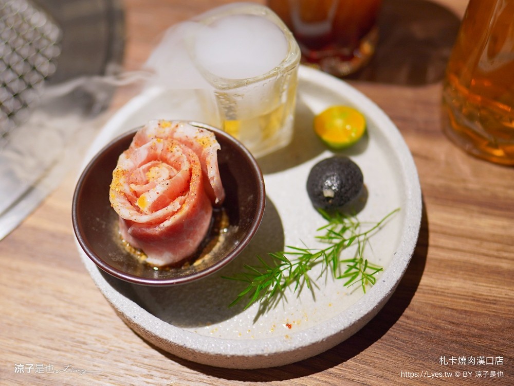 札卡燒肉 漢口店 菜單 台中燒肉餐廳 壽星優惠 迴轉燒肉 雙人套餐 日本a5和牛 和牛臭豆腐