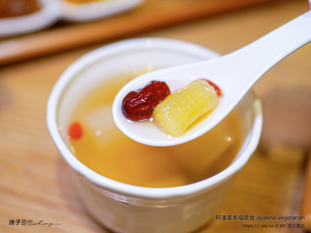 阿潘家幸福蔬食 菜單 台中一中商圈 台中蔬食料理 台中素食 小菜自助吧 小米粥 飲料吃到飽 中友百貨餐廳 推薦 apekhā vegetarian