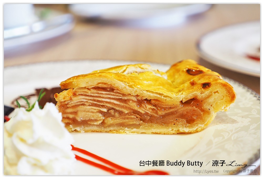 台中-Buddy Butty 英式早午餐 一邊吃美食還可以欣賞倒立天花板的床舖耶XD