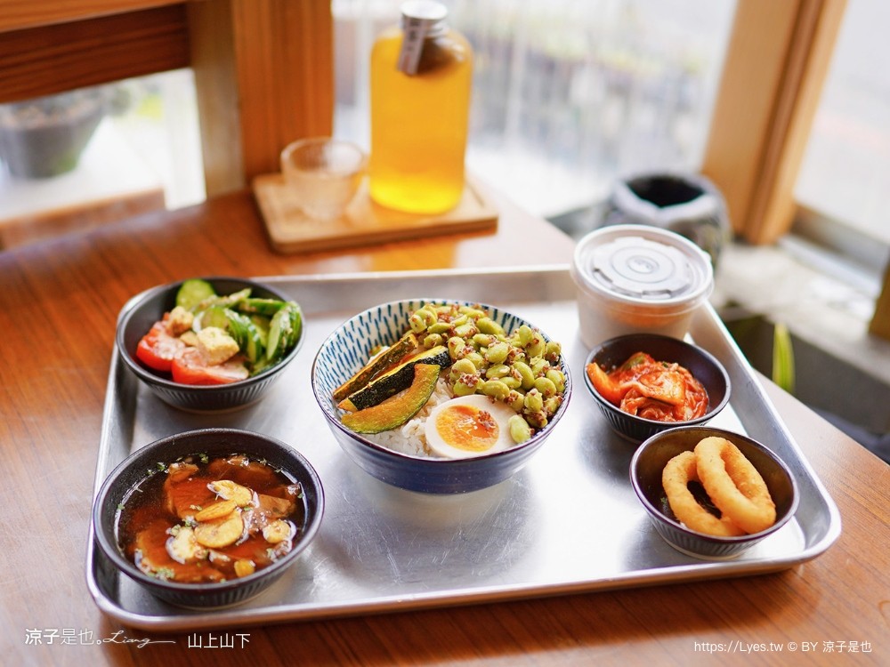 山上山下 菜單 南投埔里美食 山上山下咖哩飯專賣店 桃米村 唐揚雞 炸豬排 唐揚雞 炸豬排