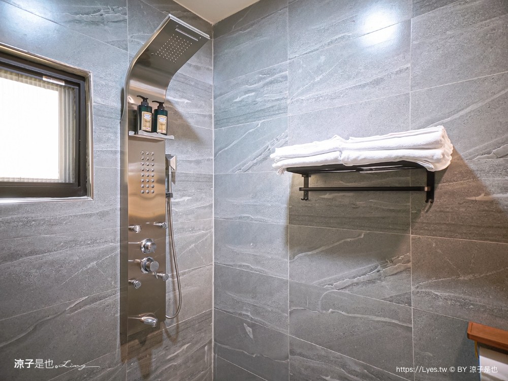 墾丁包棟民宿 屏東住宿 滿州住宿 touch villa 泳池 房型 庭院 卡拉ok 烤肉