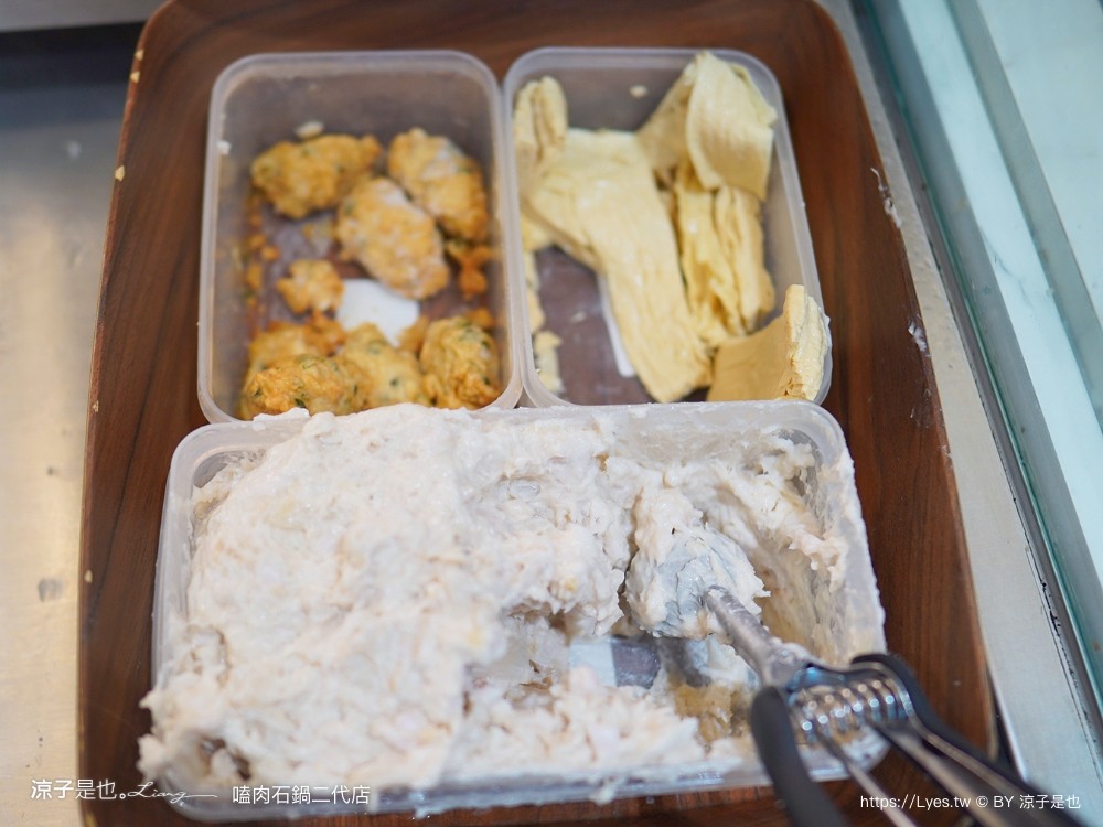 嗑肉石鍋 北屯軍福店 全新二代店 台中火鍋吃到飽推薦 蔬菜 火鍋料 飲料 冰品自助吧 buffet