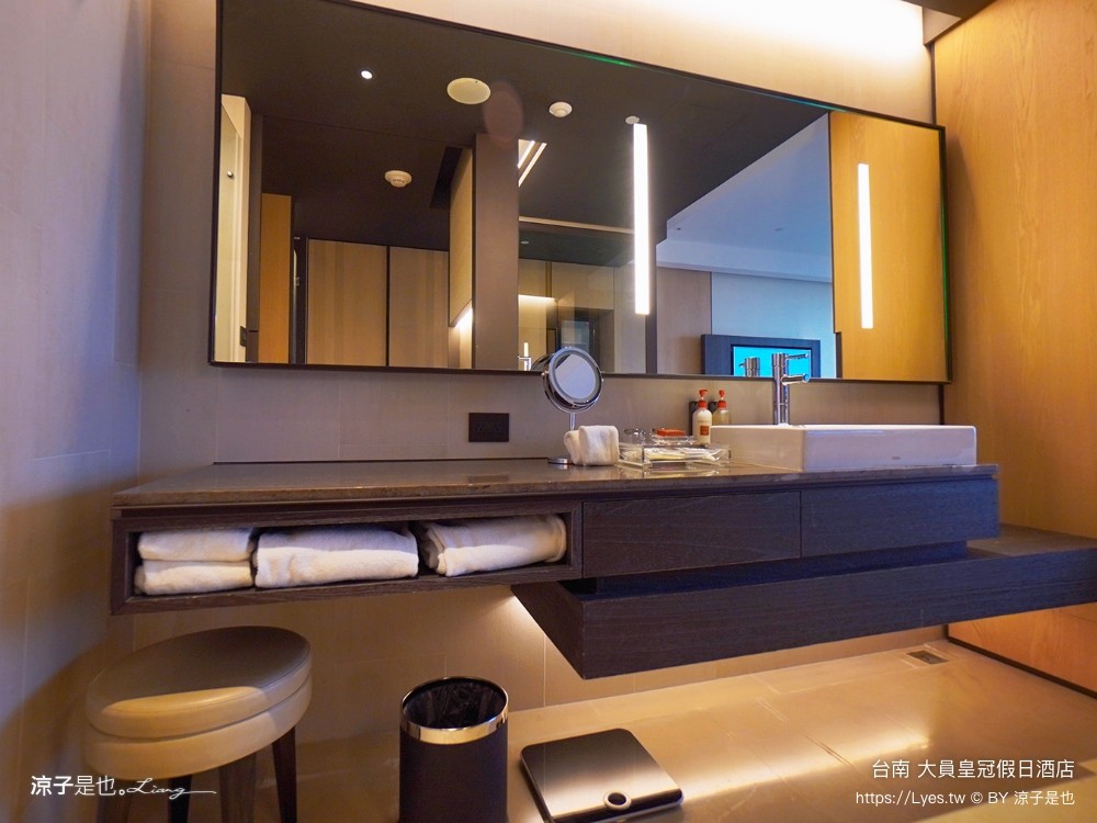 台南大員皇冠假日酒店 台南安平住宿 親子飯店 泳池 安平老街 一泊二食 早餐 自助餐 海景房 台南安平住宿 親子飯店 泳池 安平 早餐 自助餐 海景房