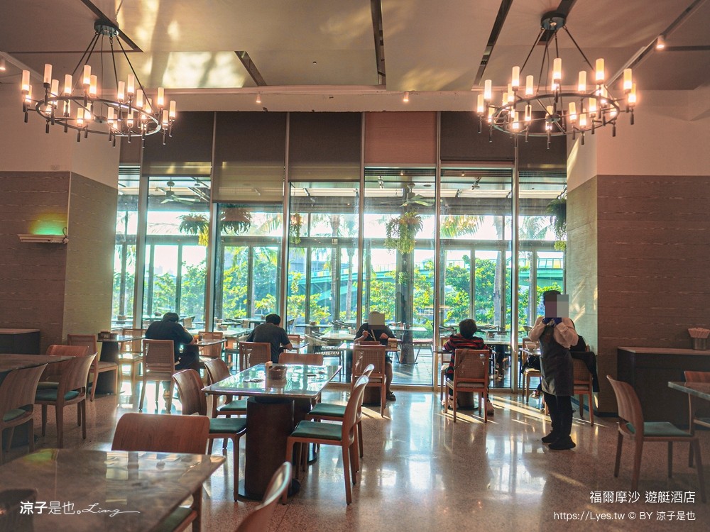 福爾摩沙遊艇酒店 台南安平住宿 台南飯店 遊艇酒店 無邊際泳池 笑笑羊 早餐 台南親子飯店