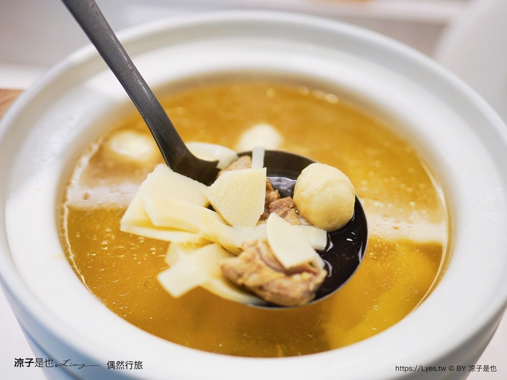 偶然行旅 嘉義飯店 文化路夜市旁 嘉義平價住宿 四人房 車場 文化鹿行旅 房價評價