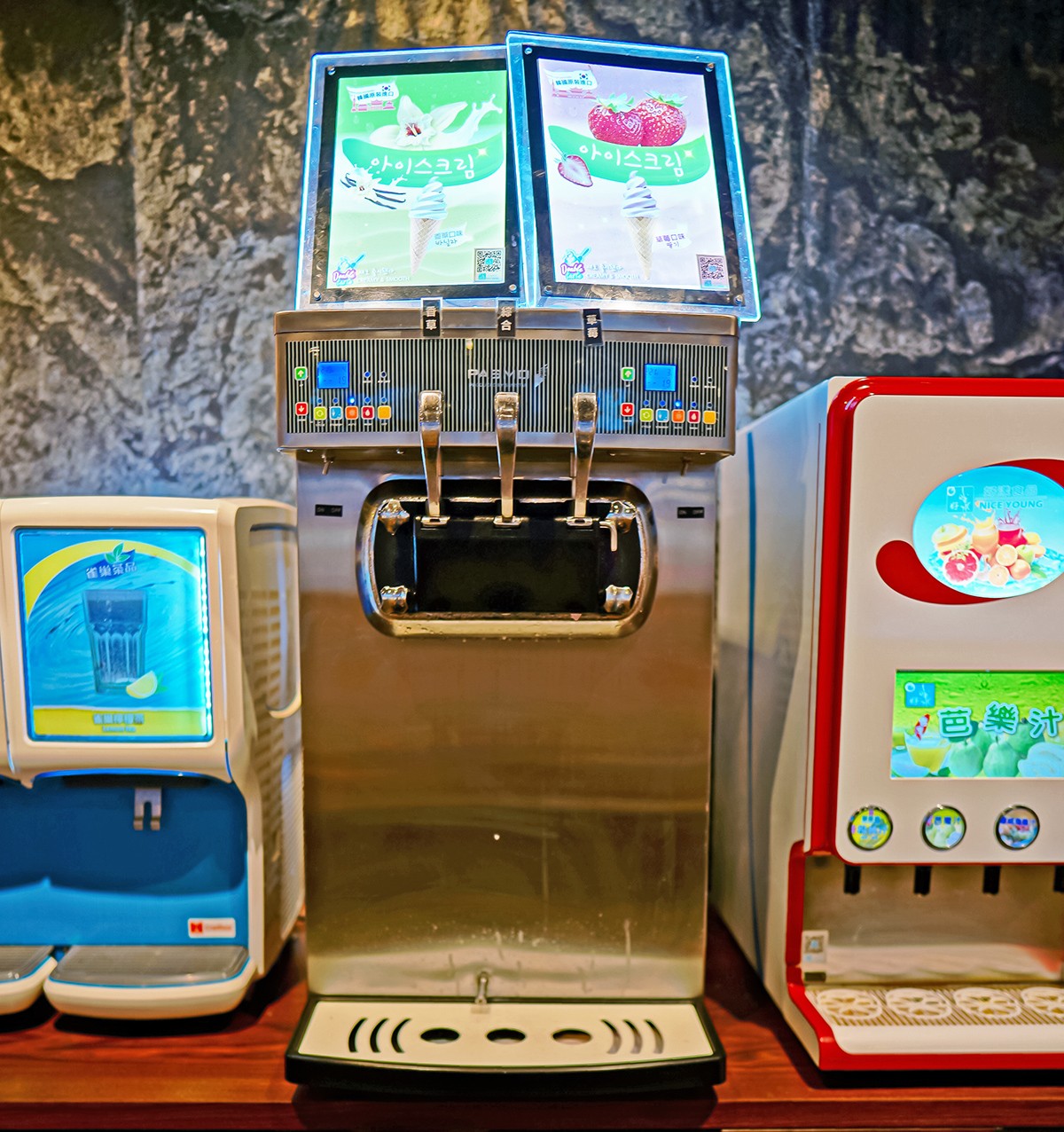 燒瓶子 菜單 台中北屯火鍋餐廳 彰化員林 個人鴛鴦鍋 燒瓶子。大肆の鍋 食尚玩家 冰淇淋飲料吃到飽