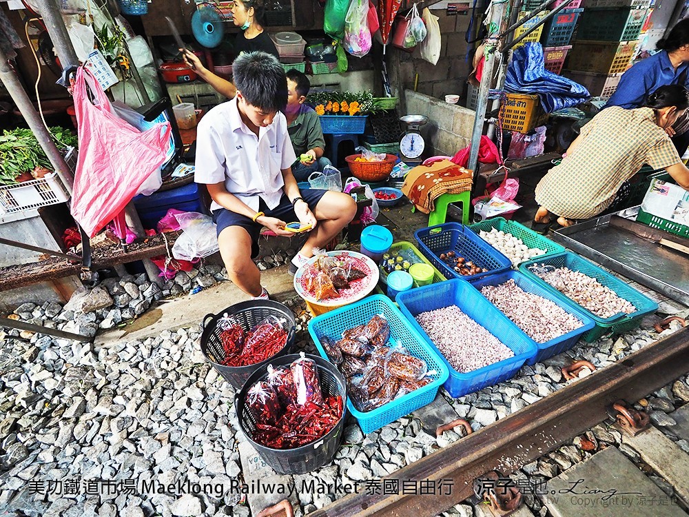 美功鐵道市場 Maeklong Railway Market 泰國自由行