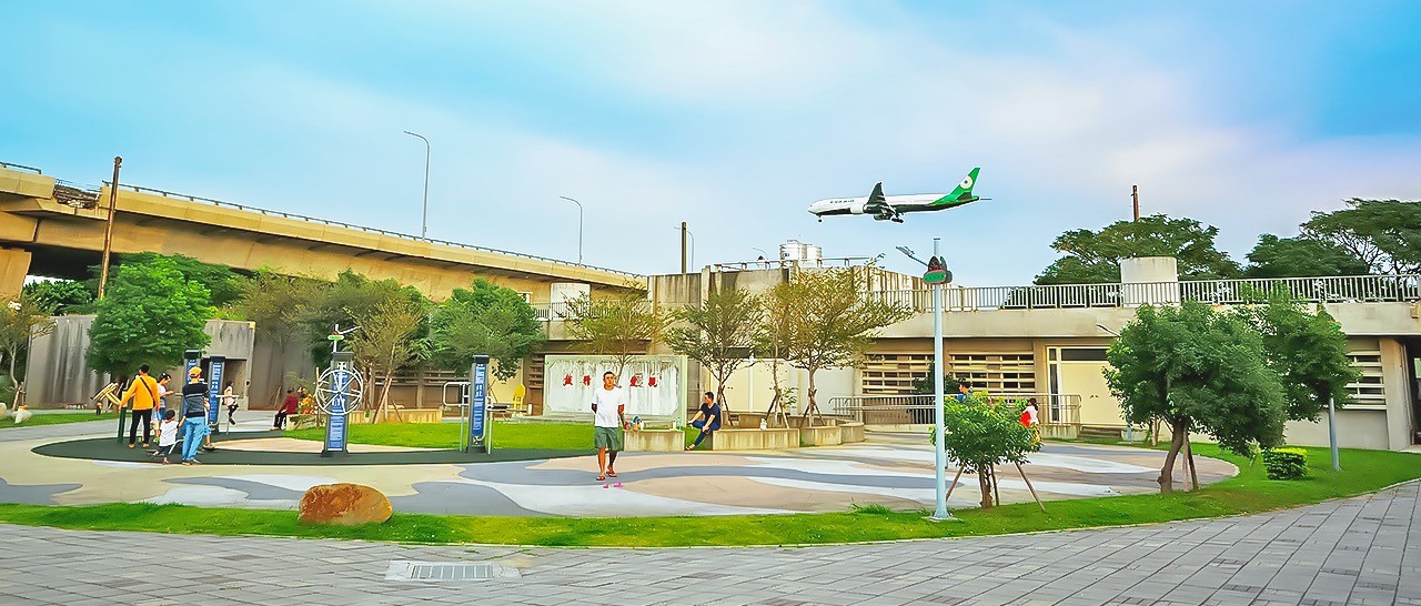 桃園親子景點-國防砲陣地運動公園 免門票7項障礙挑戰 還能看飛機 附免費停車場好方便 大園商圈景點