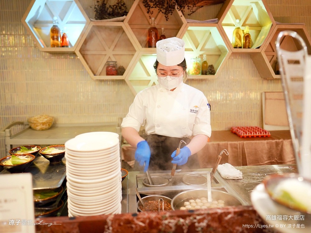 福容大飯店高雄 高雄親子住宿 鹽埕區飯店 捷運站住宿 早餐 房型 四人房 動物園主題房 泳池飯店 健身房