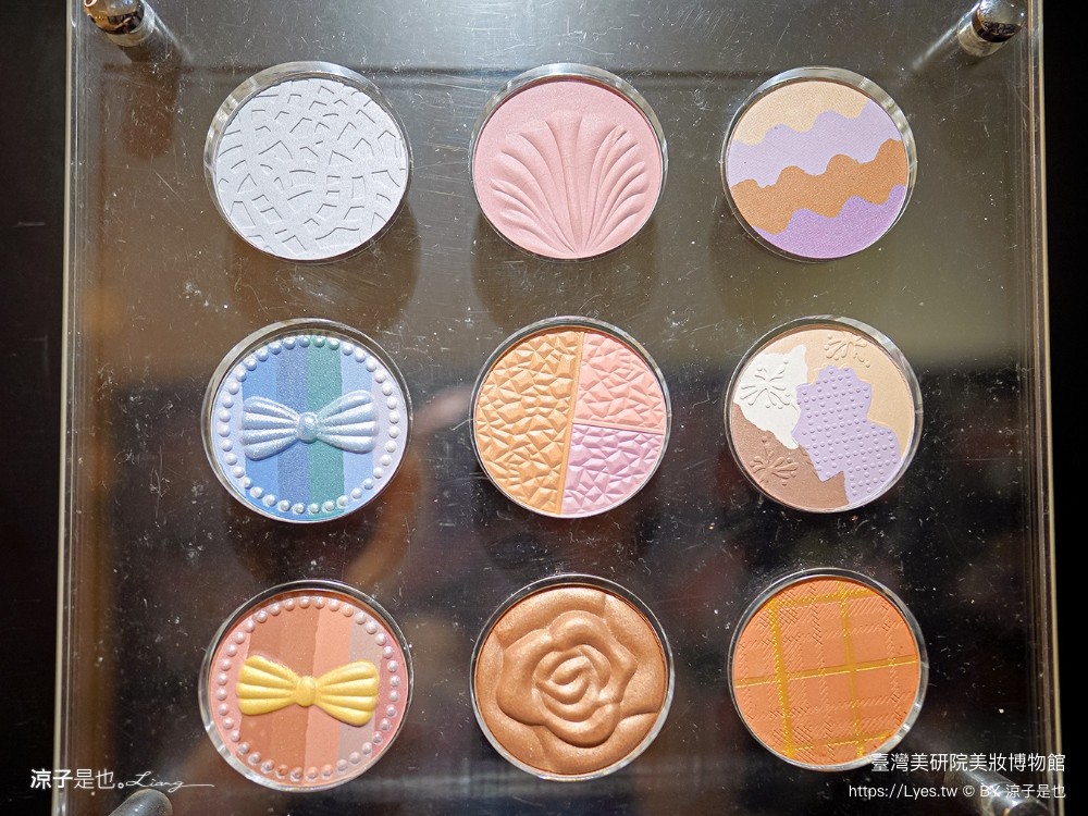台灣美研院 美妝博物館 門票 台南景點 安平景點 化妝品 觀光工廠 網美拍照 評論 預約 婚紗 雷雕粉餅