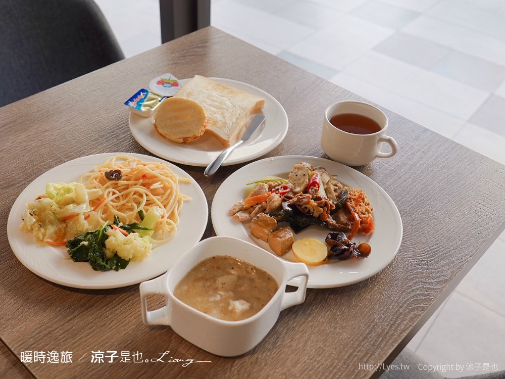 暖時逸旅 早餐 台南住宿 文青復古 國華街 赤嵌樓 永樂市場 台南親子飯店 Somer Hotel 三人房房型 房價